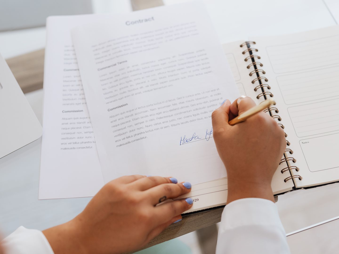 Illustration de l'article « Contrat à temps partiel : requalification en cas dépassement de la durée légale » – Droit du…
