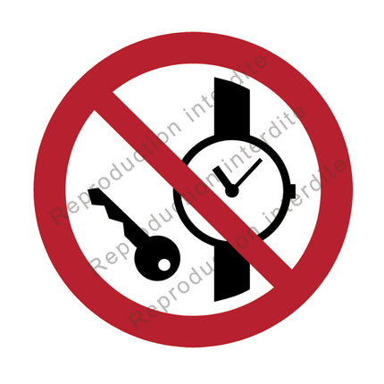Articles métalliques ou montres interdits