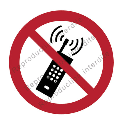 Interdiction d’activer des téléphones mobiles